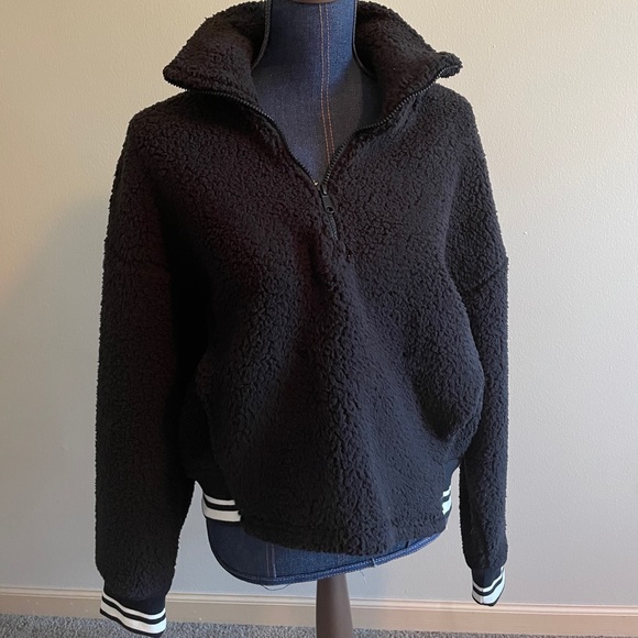 Champion Tops - Champion Zip Collar Black Sherpa Pull Over Medium
